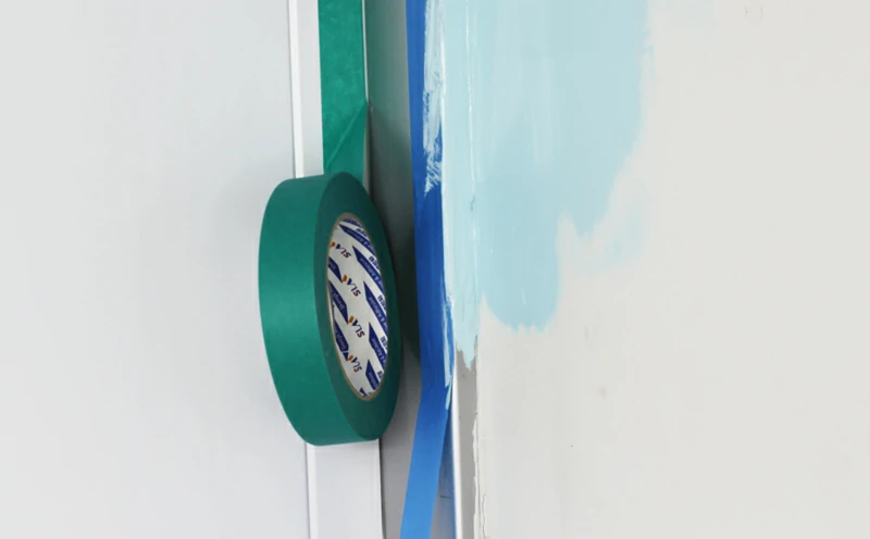 Application of Delicate Surface Painter's Tape