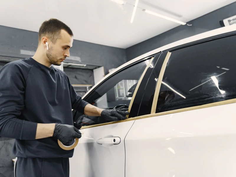 Appling Painter Tape to Automotive